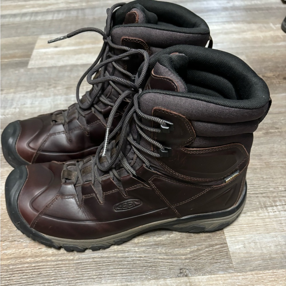 Keen  Tarhee III high boots. Size 12.